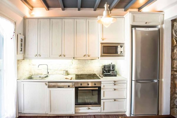 19-villa-omnia-luxury-villa-fully-equipped-kitchen-private-swimming-pool-sunset-view-cycladic551A170F-91E0-FB08-FC46-E034B941878C.jpg