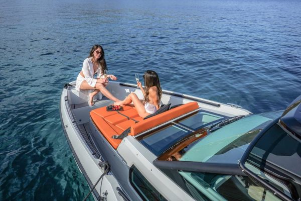 mykonos-yachting-5-1030x68718E157D8-5B6E-410C-1161-E5B0CA1BA61F.jpg